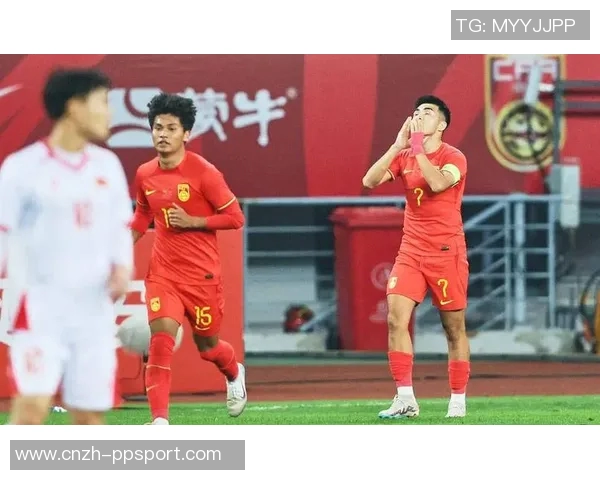 国足迎战越南队全力争胜期待精彩表现与历史交锋的较量 国足迎战越南队全力争胜期待精彩表现与历史交锋的较量